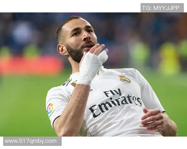 本泽马:从足球天才到传奇射手的辉煌旅程与荣耀时刻 本泽马:从足球天才到传奇射手的辉煌旅程与荣耀时刻