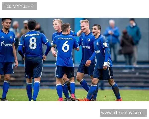 沙尔克04客场逼平美因茨，力克保级压力