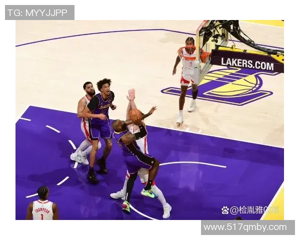 湖人对阵火箭朗多精彩表现引发球迷热议赛场瞬间回顾